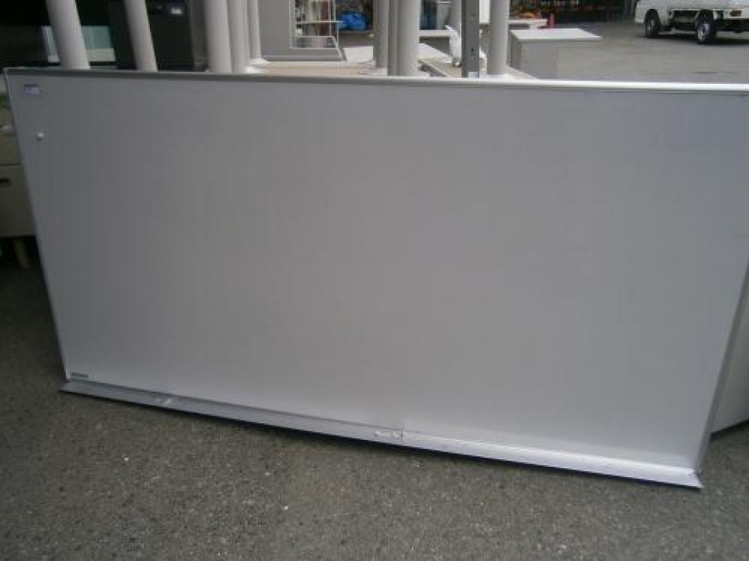 オカムラ【壁掛け用ホワイトボード】スペースを取りません。
                                    中古
            