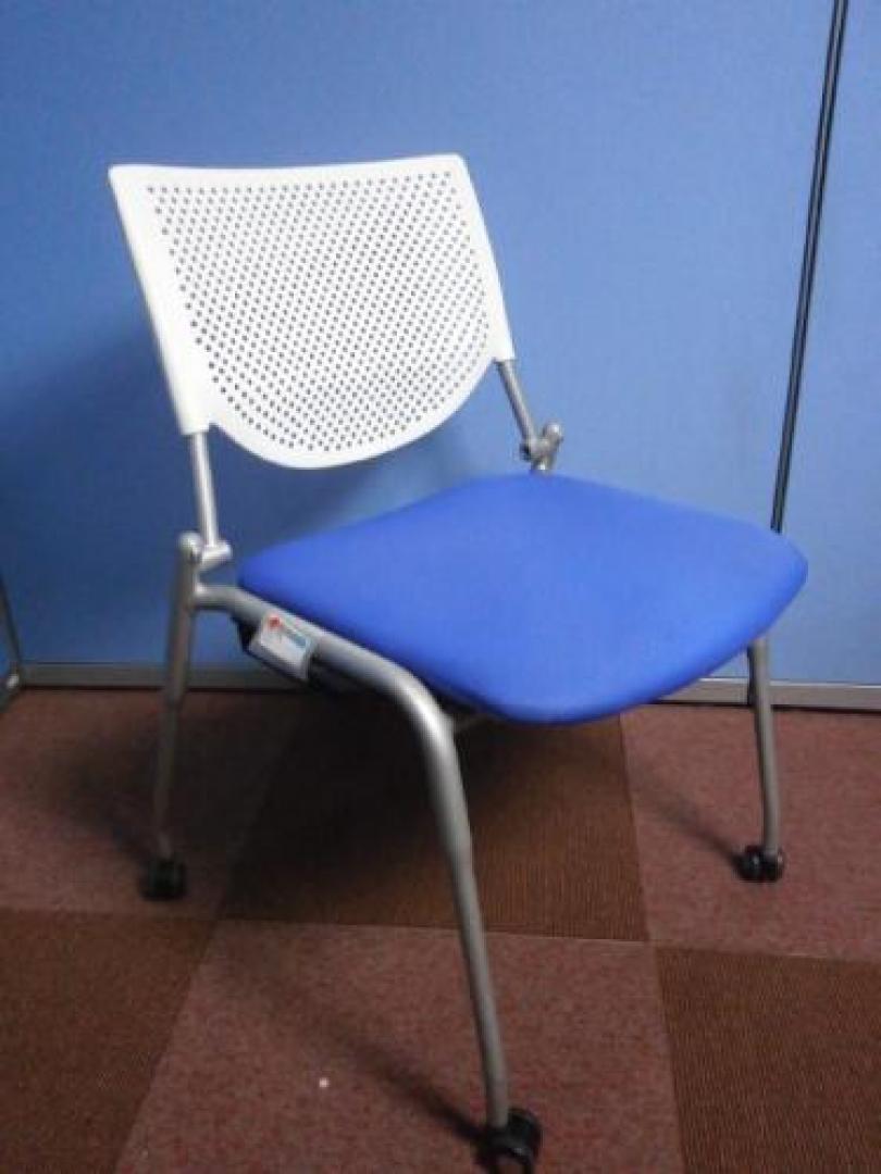 オカムラ　スタッキングチェア【会議チェア】
                                    中古
            