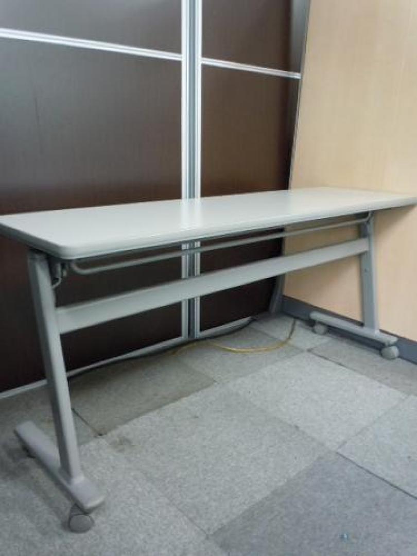 【今月の目玉商品】■　オカムラ　okamura 　■　人気サイズが揃いで入荷しました　■　フォールディングテーブル　■　W1500D450H700
                                    中古
            