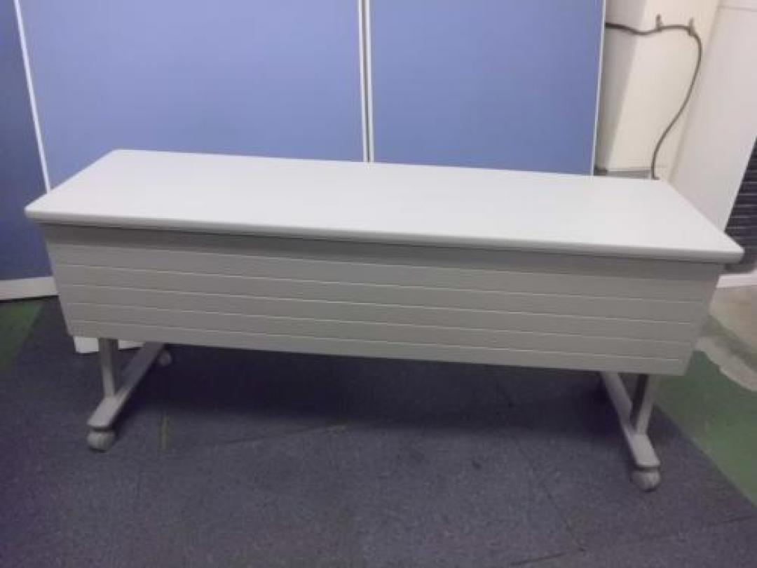 【大量20台入荷】　オカムラ製　サイドスタックテーブル　■幕板付き 
                                    中古
            