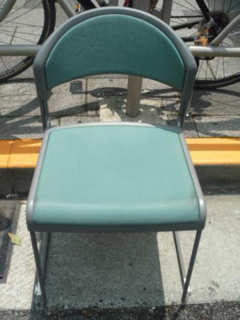 【内田洋行製】スタッキングチェアー30脚入荷致しました！お問合せがバンバンきてる人気商品☆【会議チェア】
                                    中古
            