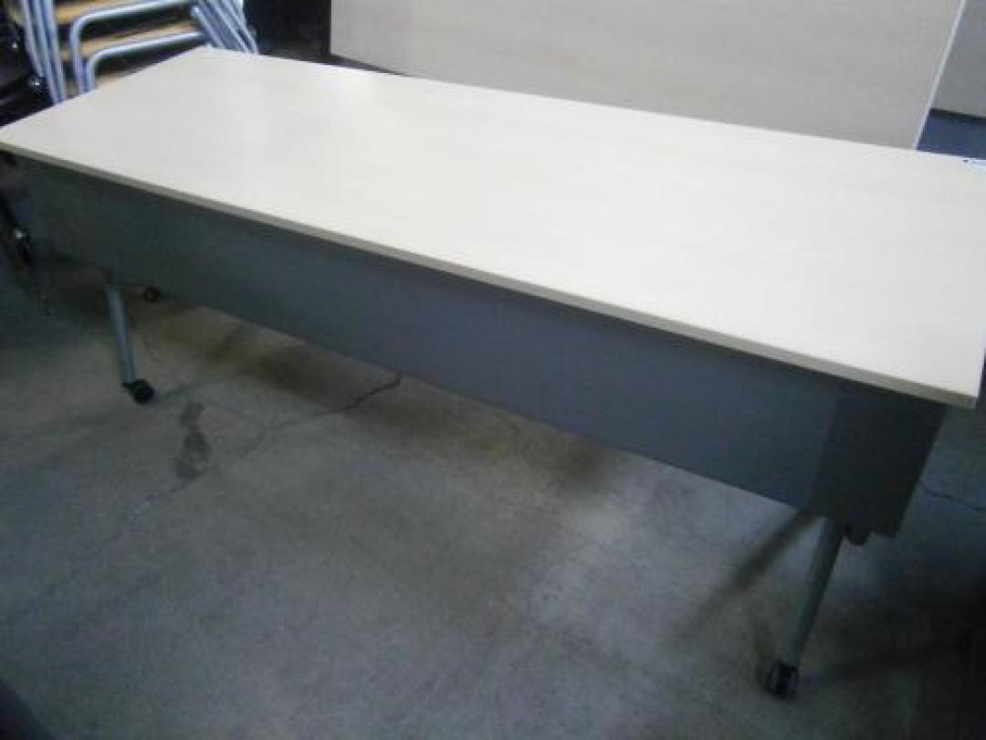 【ぞくぞく】オカムラ（OKAMURA）ナチュラル天板スタックテーブル
                                    中古
            