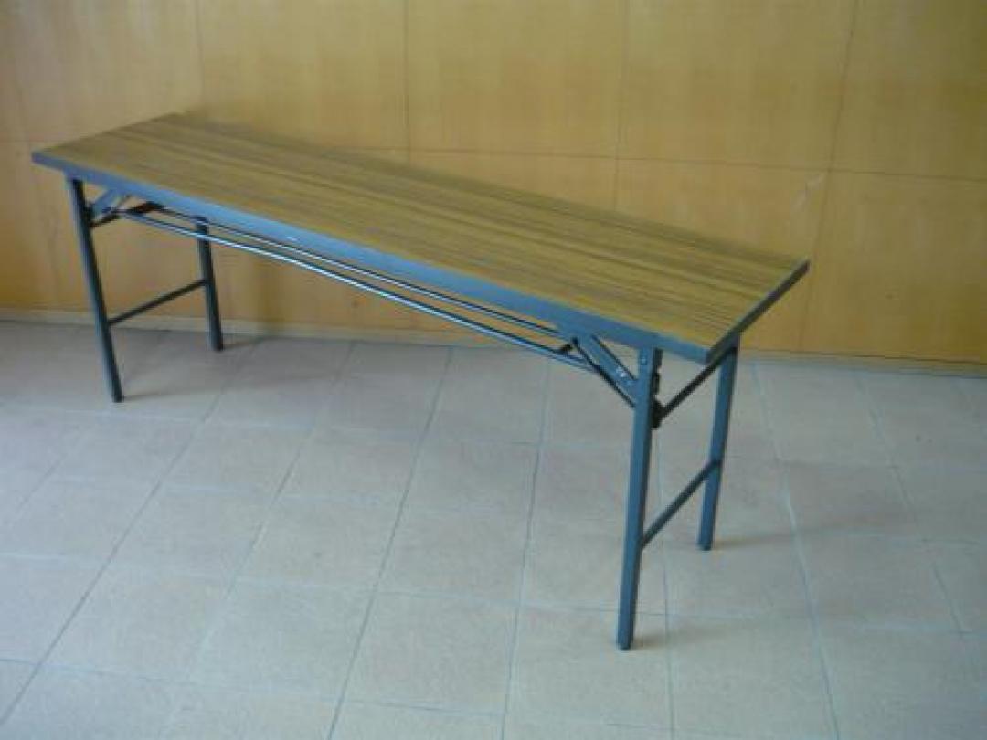 ■訳アリ特価　１台限り！　　折りたたみテーブル　Ｗ1800　Ｄ450
                                    中古
            