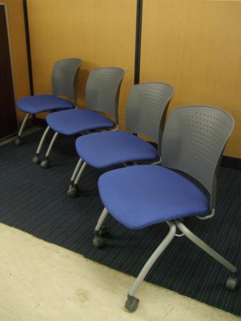 【おぉ、状態良好！】スタッキングチェア！キャスター付き！４脚セット！<br>◆◆◆日本橋店で現品確認出来ます♪◆◆◆【会議チェア】
                                    中古
            