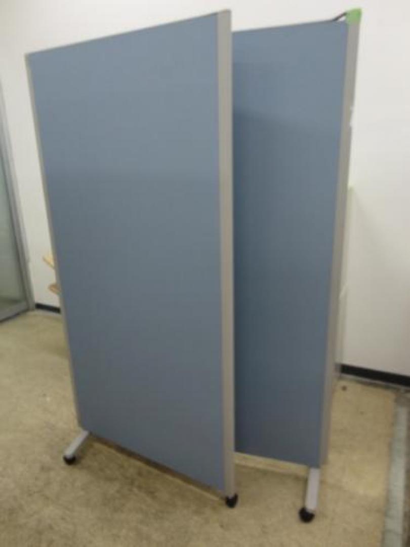 コクヨ製　2折りパーテーション　キャスター付きで移動もラクラク
                                    中古
            
