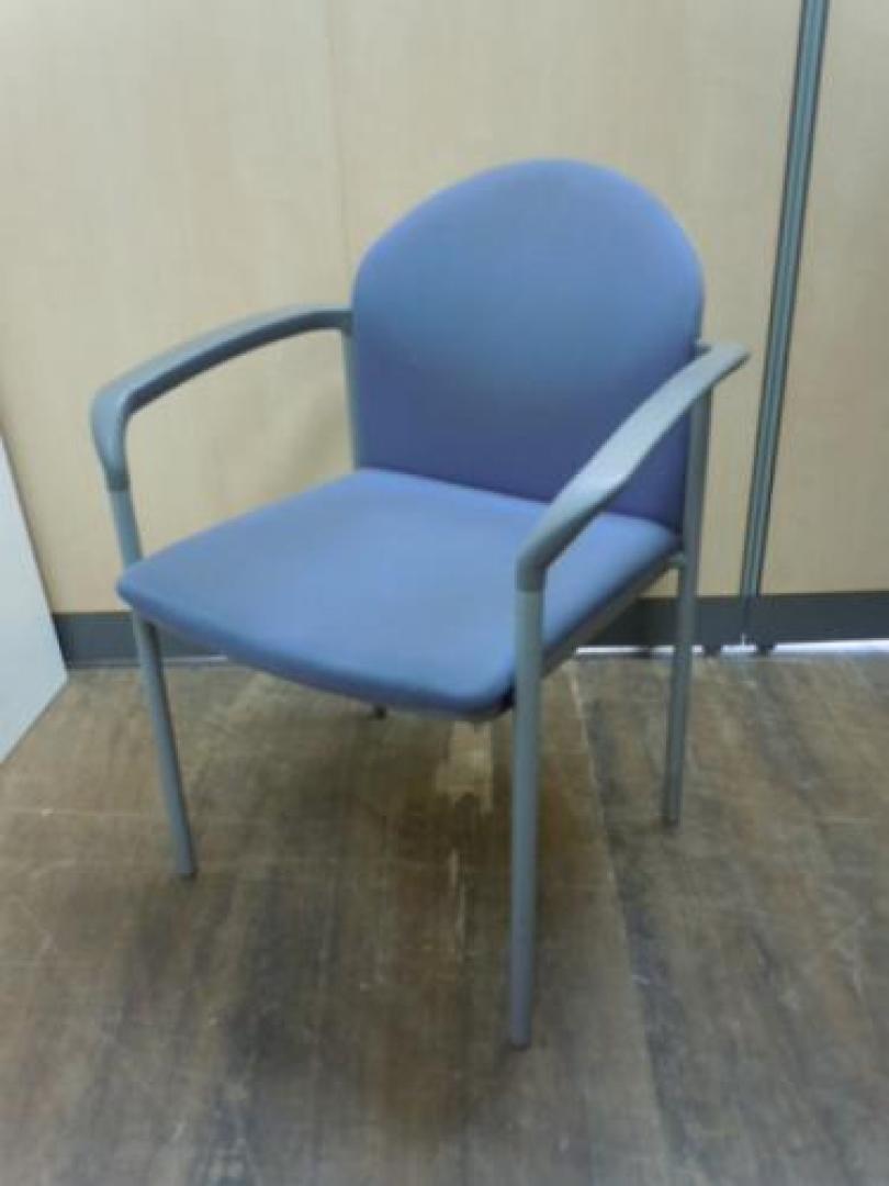 ★★★飯田橋店の特売品★★★　【汚れ有り特価】　スタッキングチェア　【会議チェア】
                                    中古
            