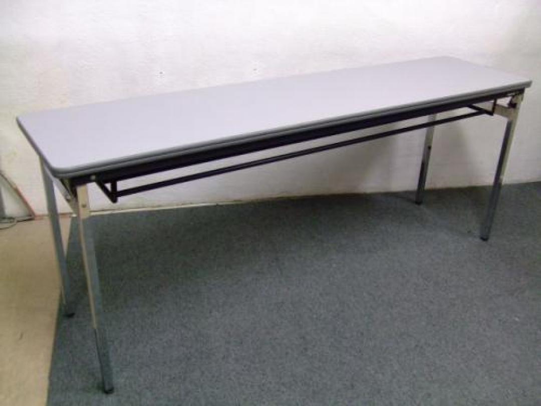【定番サイズテーブル】■折り畳みテーブル　■メーカー：イトーキ　■色：グレー　■
                                    中古
            