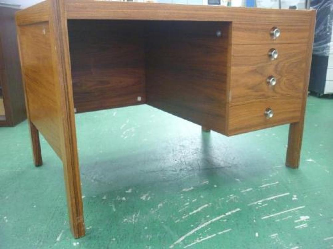 役員用片袖机　コンパクトなのに重厚
                                    中古
            