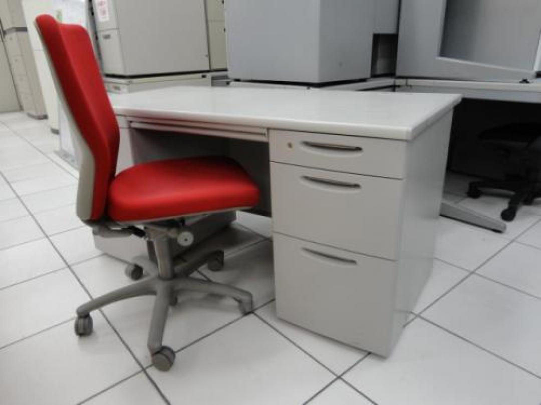 オカムラ製　両袖机＋カロッツアチェア　　【セット商品】
                                    中古
            