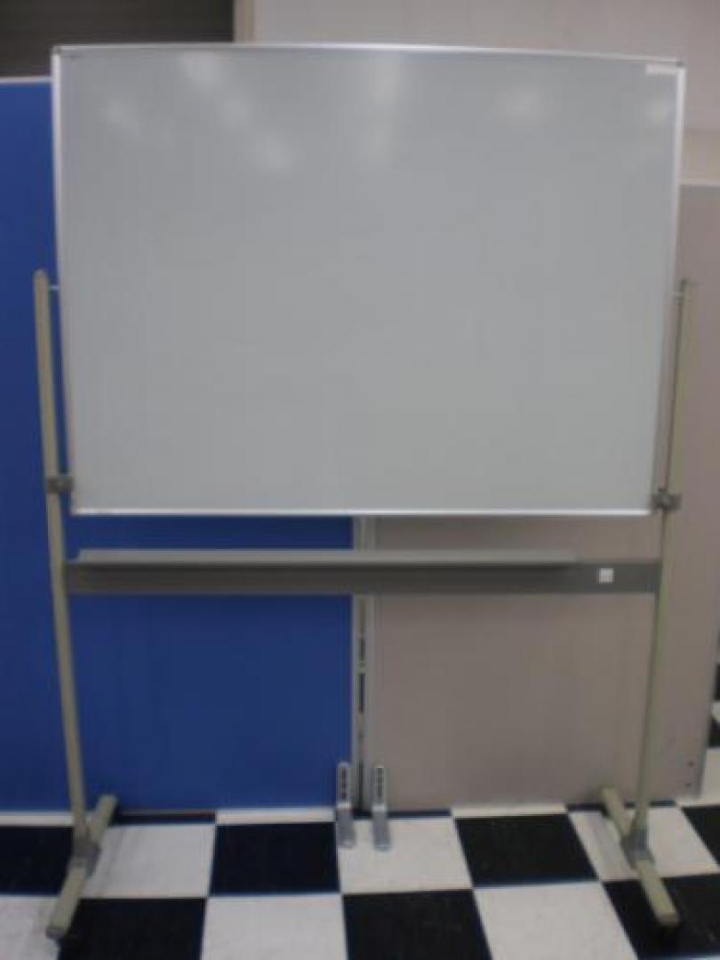 ライオン製片面ホワイトボードが入荷。W1300です。1台限りです！
                                    中古
            