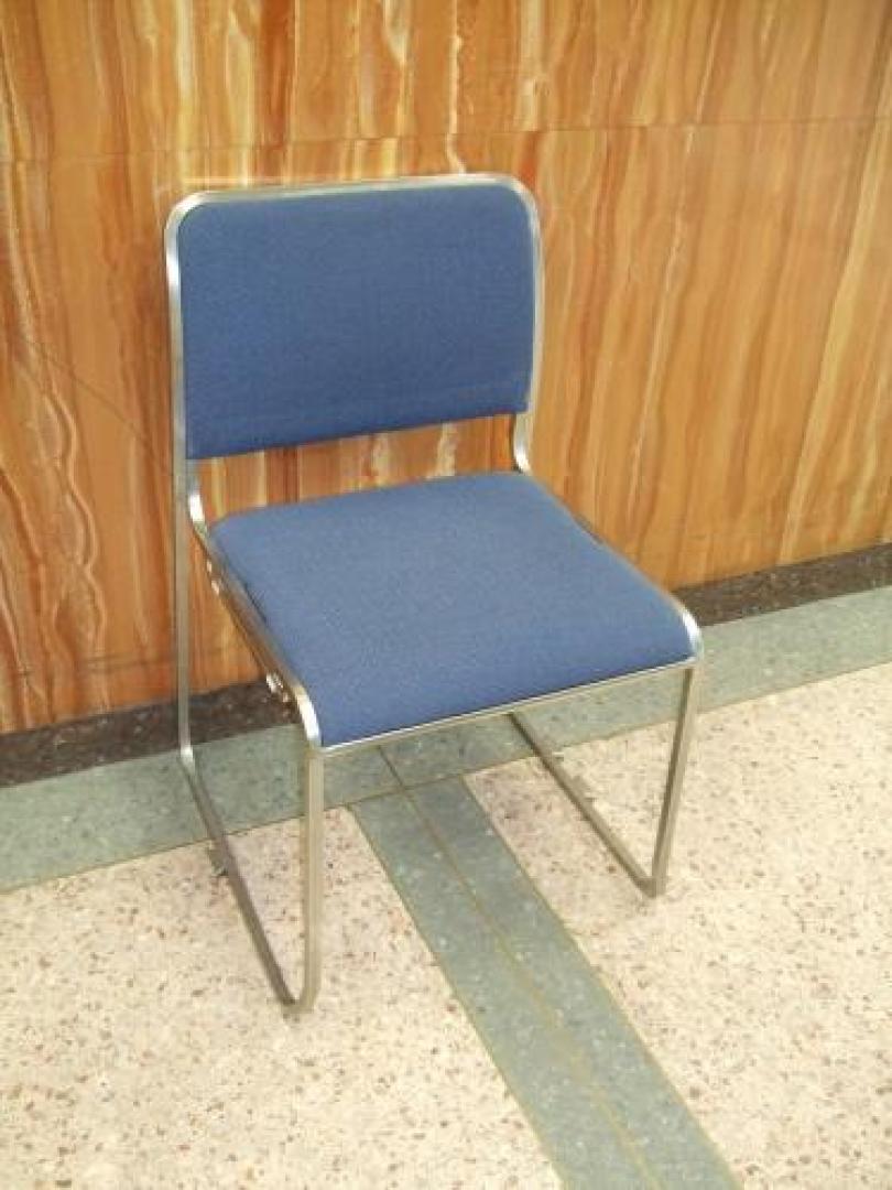 【重ねて収納】スタッキングチェア！　ミーティング、休憩室にピッタリ！【会議チェア】
                                    中古
            