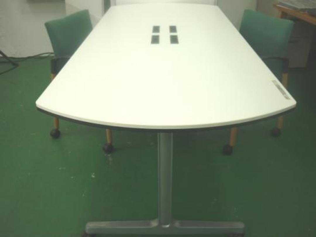 【セット商品】　オカムラのコンセント付き大型テーブル＋キャスター付きオカムラのチェアでオカムラセット！
                                    中古
            