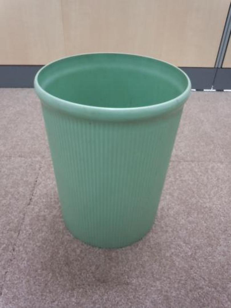 【ごみ箱】　グリーン　　■　あると便利！！　
                                    中古
            