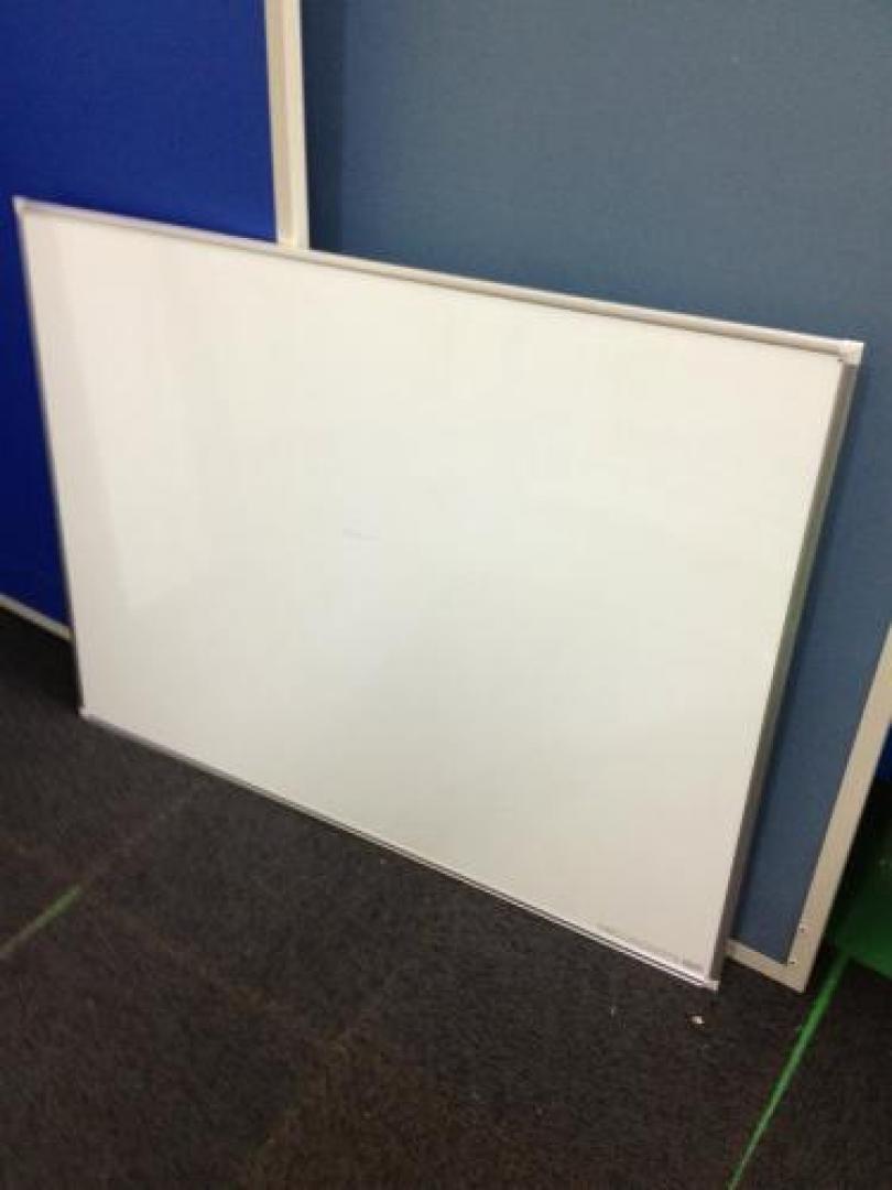 6/13在庫情報【ホワイトボードW1200】【壁掛け】【現品のみ】
                                    中古
            