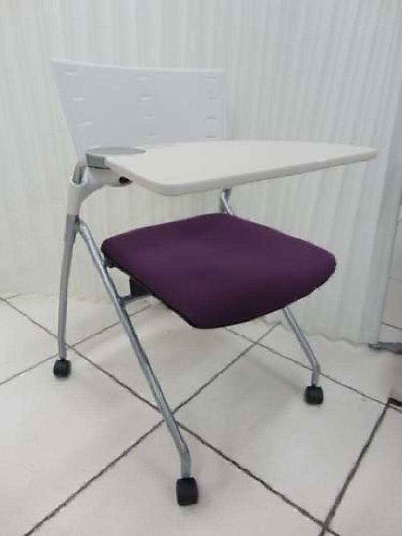 ITOKI製　マノス（ＭＡＮＯＳＳ）チェア　ネスタブルタイプ　メモ台付き
                                    中古
            