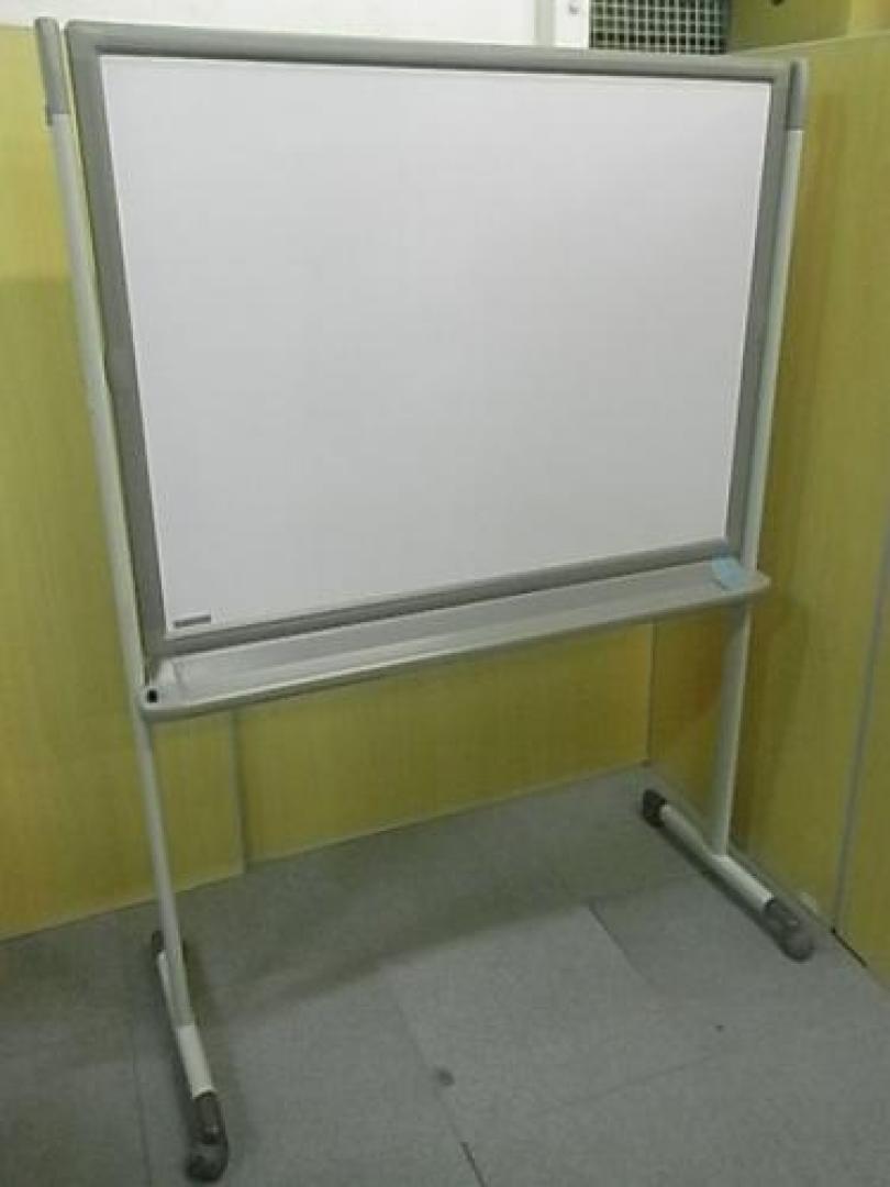 【会議室のお供に！】両面ホワイトボード　幅１２００ｍｍタイプ
                                    中古
            