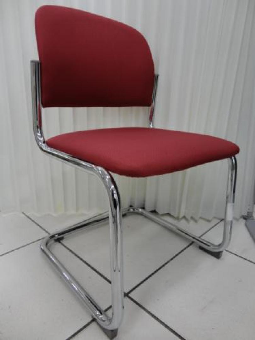 オカムラ製　ミーティングチェア　レッド　【ぞくぞく】【会議チェア】
                                    中古
            