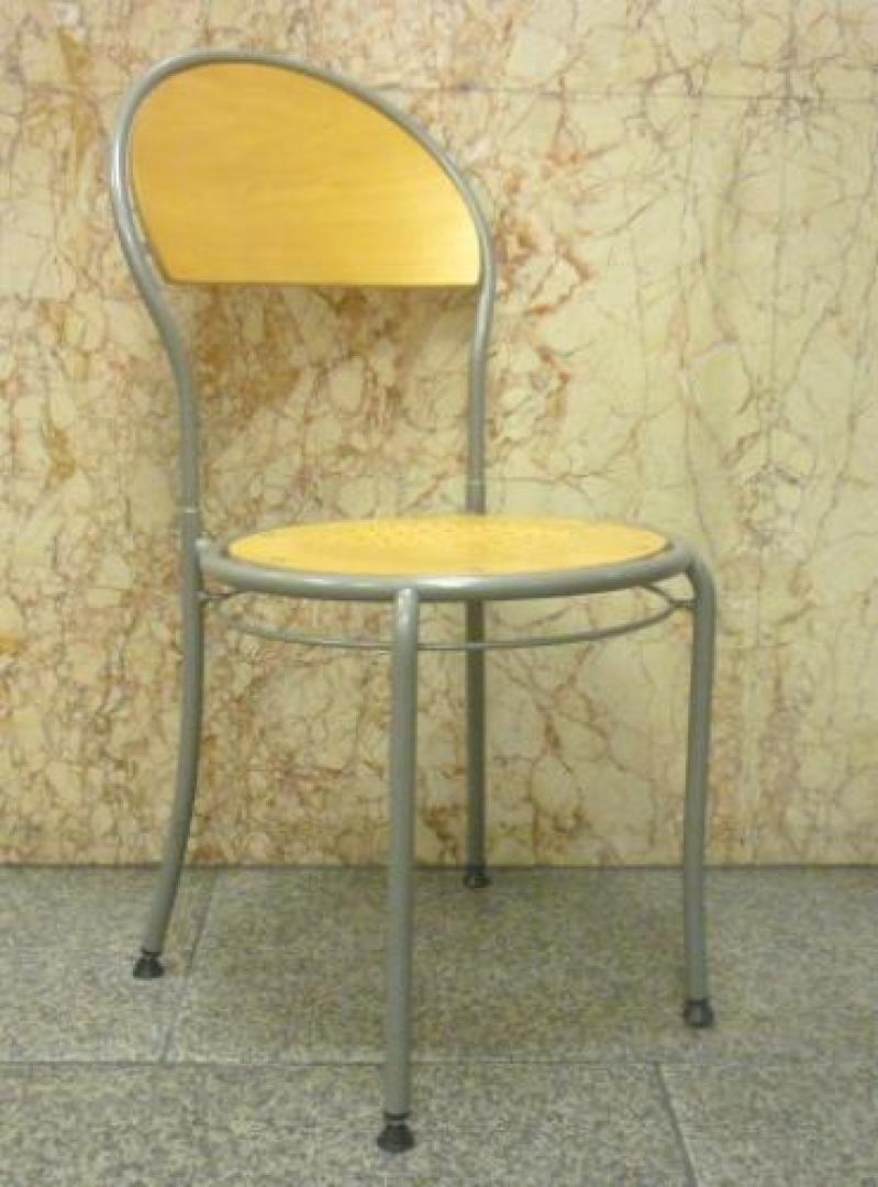 【驚きの価格!!ワンコイン・木製スタッキングチェア】<br>
最大8脚まで積載可能!!!
【会議チェア】
                                    中古
            