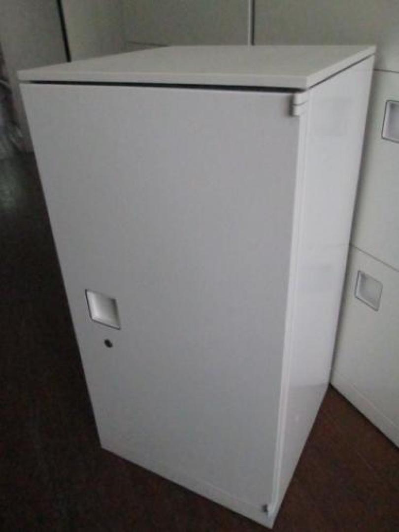 ☆★　オカムラ　片開き書庫　レクトライン　ホワイト　780Ｈ　☆★
                                    中古
            