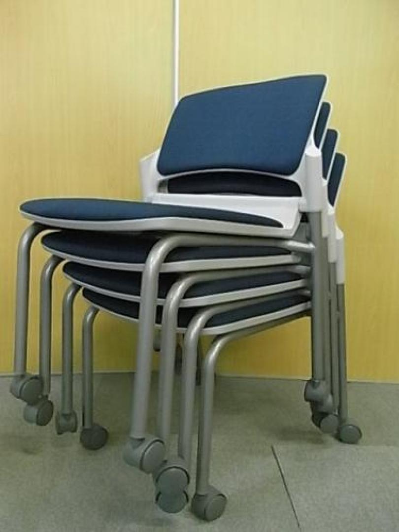 【４脚セット】■内田洋行　キャスター付き　ミーティング用スタッキングチェア【セット商品】【会議チェア】
                                    中古
            