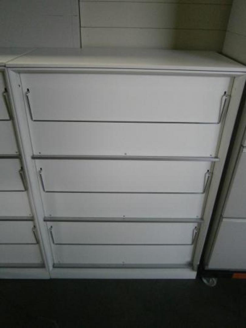 【雑誌架】天板付です。
                                    中古
            