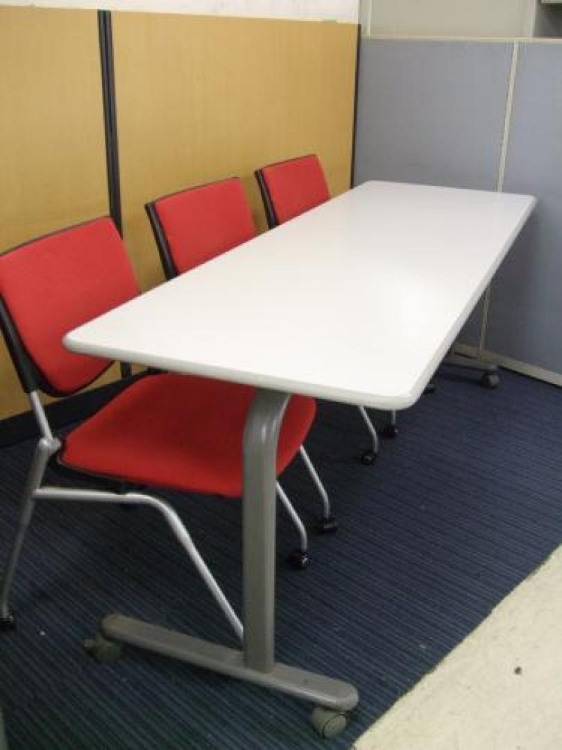 【お得なセット商品】【お洒落】<br>スタックテーブル＋ネスティングチェアのセット品！
                                    中古
            