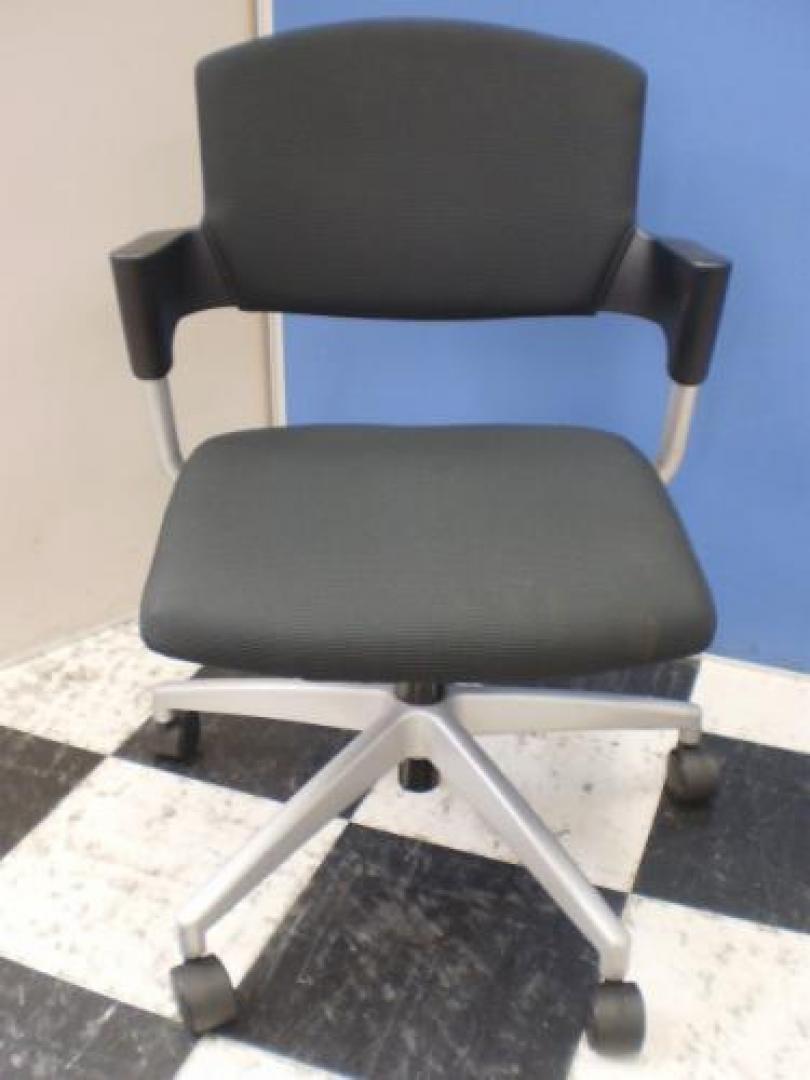 ■状態良好■コクヨ製プロッティ【Protty】チェアが入荷。ミーティングや会議などに最適。入荷数が少ないミーティングチェアです。【会議チェア】
                                    中古
            