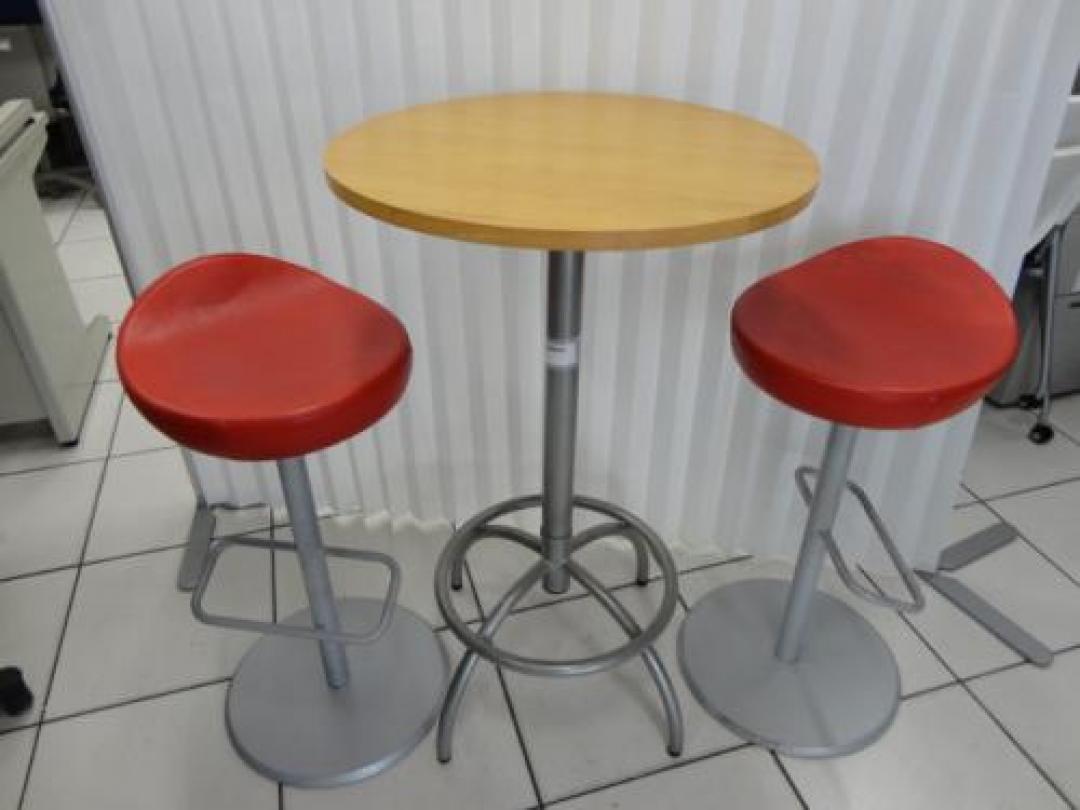 ■ハイテーブル×ハイチェアー２脚【セット販売】
                                    中古
            