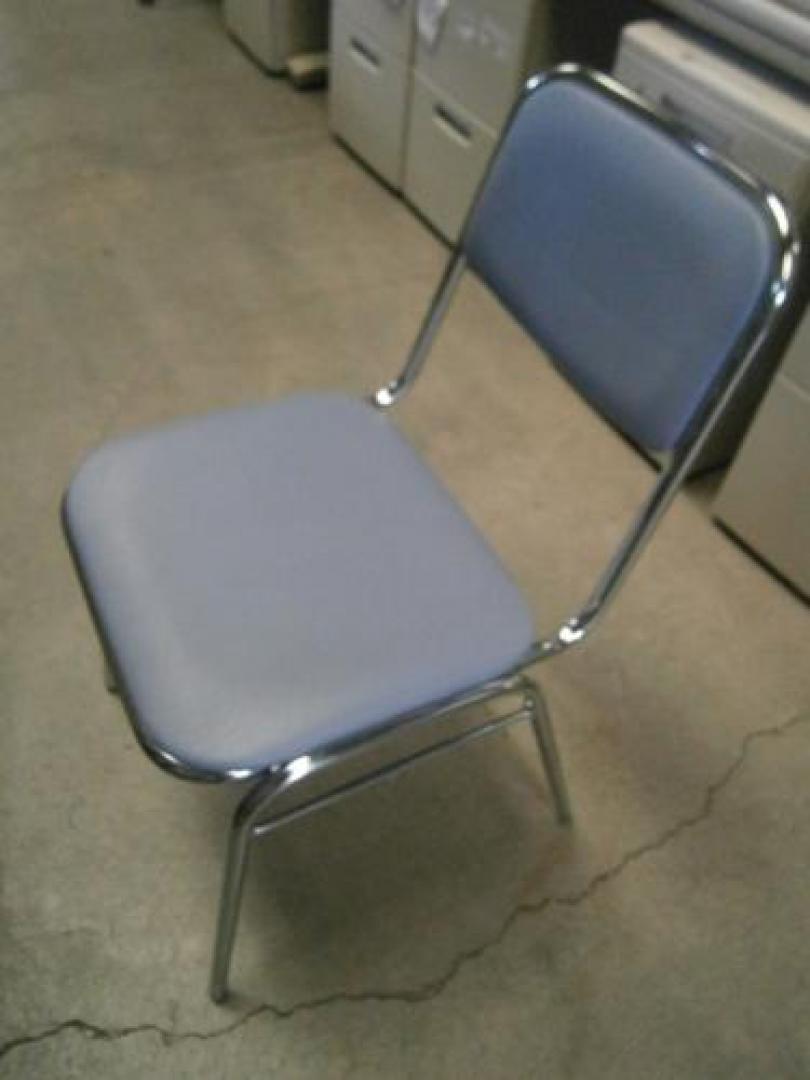 オカムラ　【スタッキングチェア】ビニール生地ですので、汚れに強いです。【会議チェア】
                                    中古
            