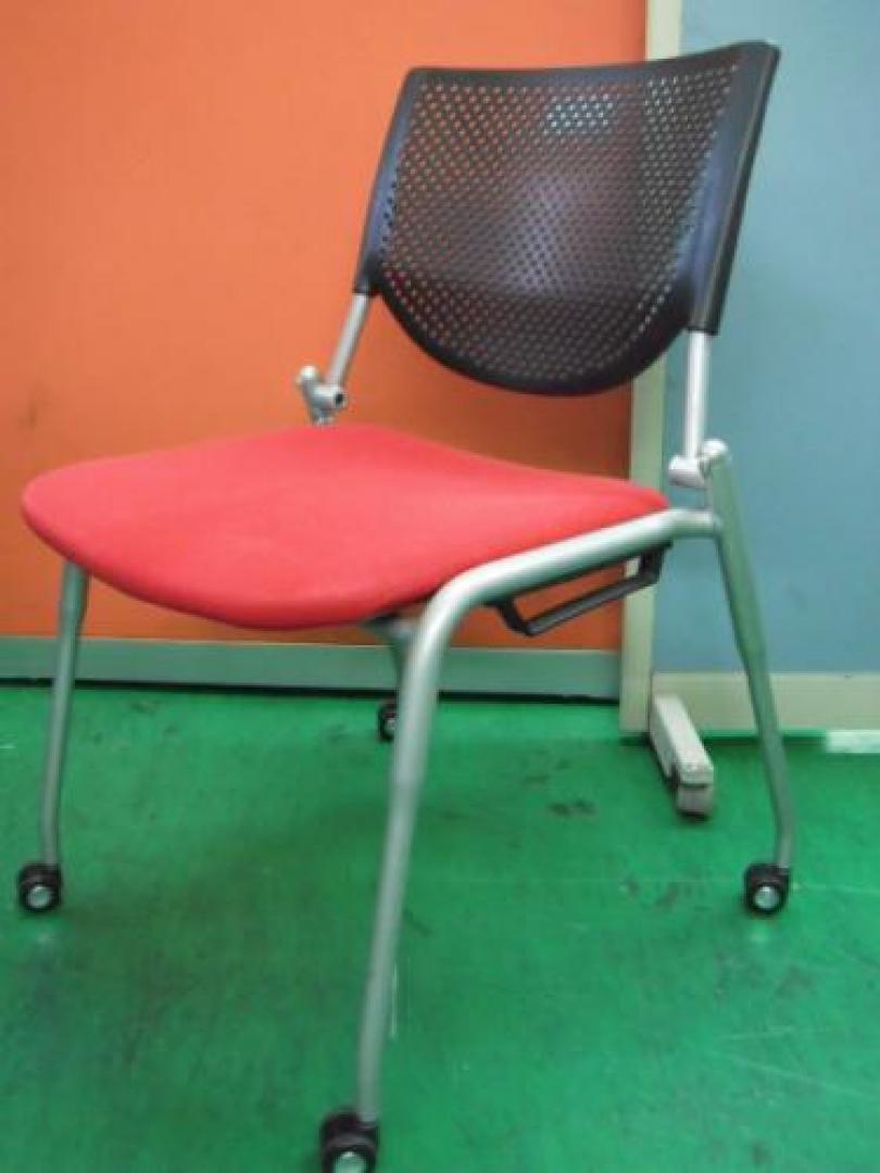 【スタッキングチェア】オカムラ製（okamura）■プロスタックシリーズ■レッド■軽くて女性でも簡単に重ねられます！【会議チェア】
                                    中古
            