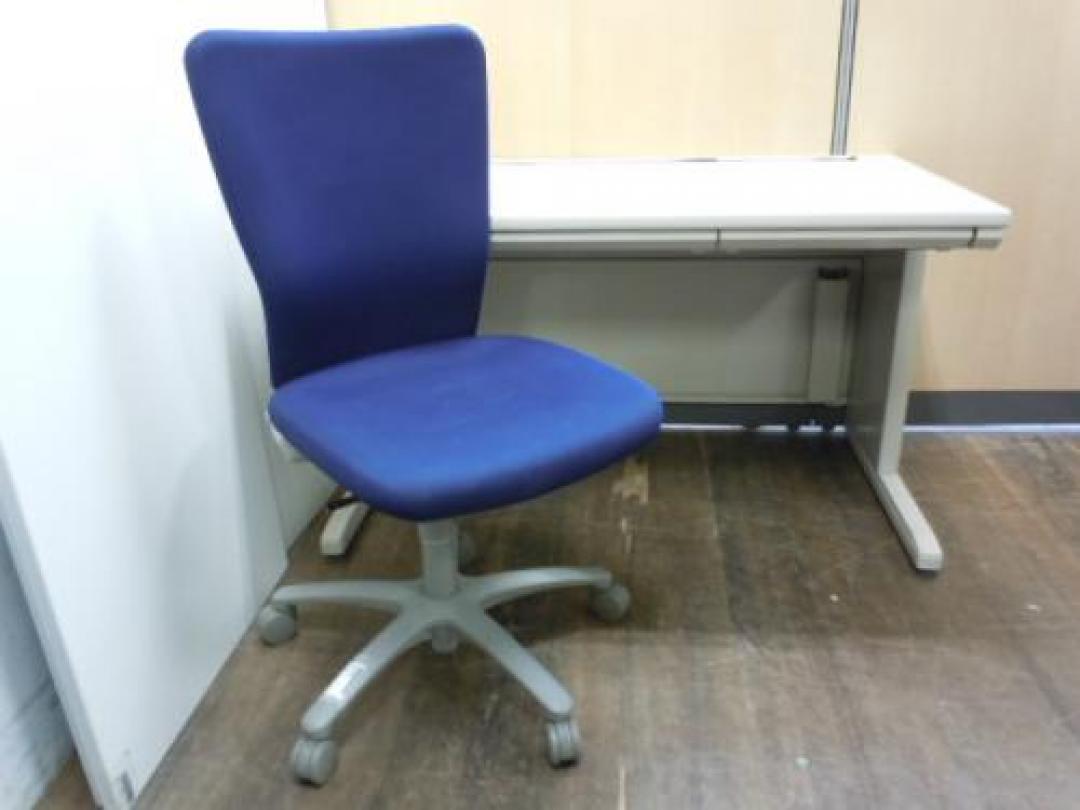 【デスク＋チェアセットで￥10.000】【ポッキリ企画第２弾】【6/28（明日）までの期間限定企画】【セット商品】　■　W1100平机＋OAチェアセット
                                    中古
            