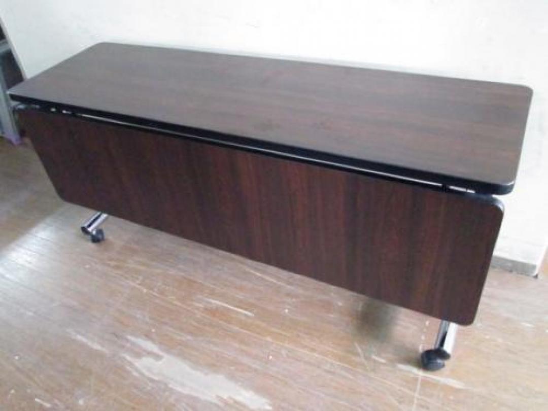 ☆★　３台入荷　オカムラ　サイドスタックテーブル　Ｗ1500　幕板付　ローズ　☆★
                                    中古
            