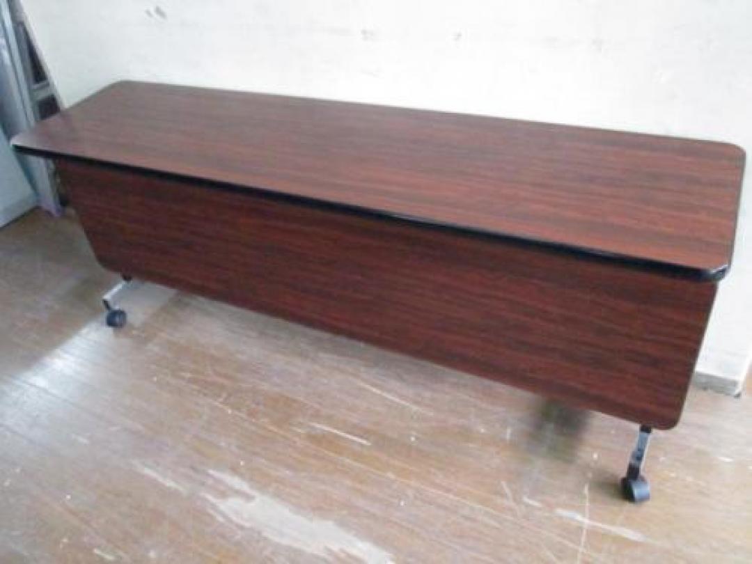 ☆★　ＩＴＯ製　サイドスタックテーブル　Ｗ1800　幕板付　ローズ　☆★
                                    中古
            