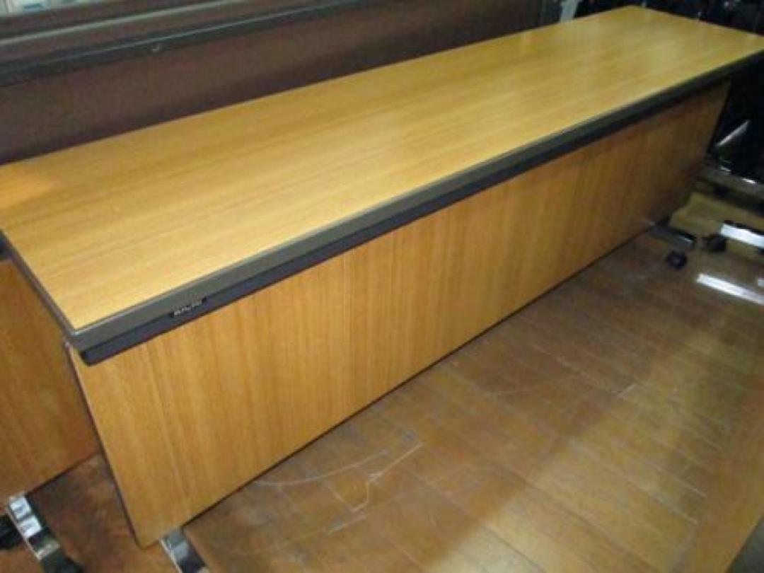 ☆★　２台入荷　アイチ製　サイドスタックテーブル　Ｗ1800　幕板付　チーク　☆★
                                    中古
            