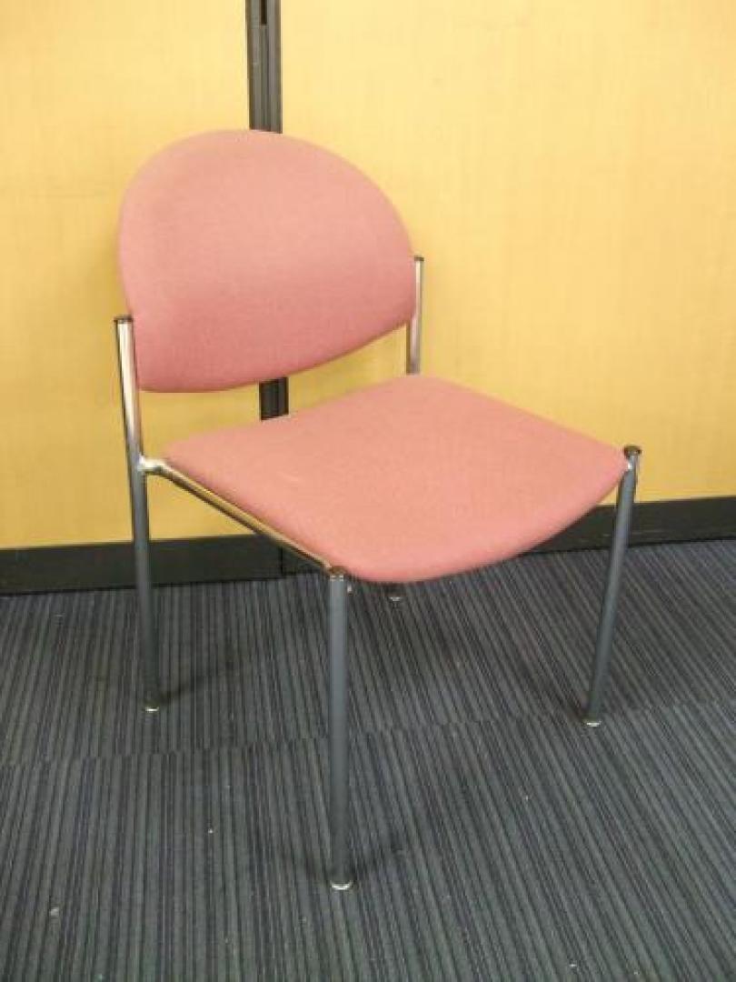【おつとめ品】状態良好のスタックチェアです！<br>明るい色合いなのでオフィスが明るくなります♪【会議チェア】
                                    中古
            