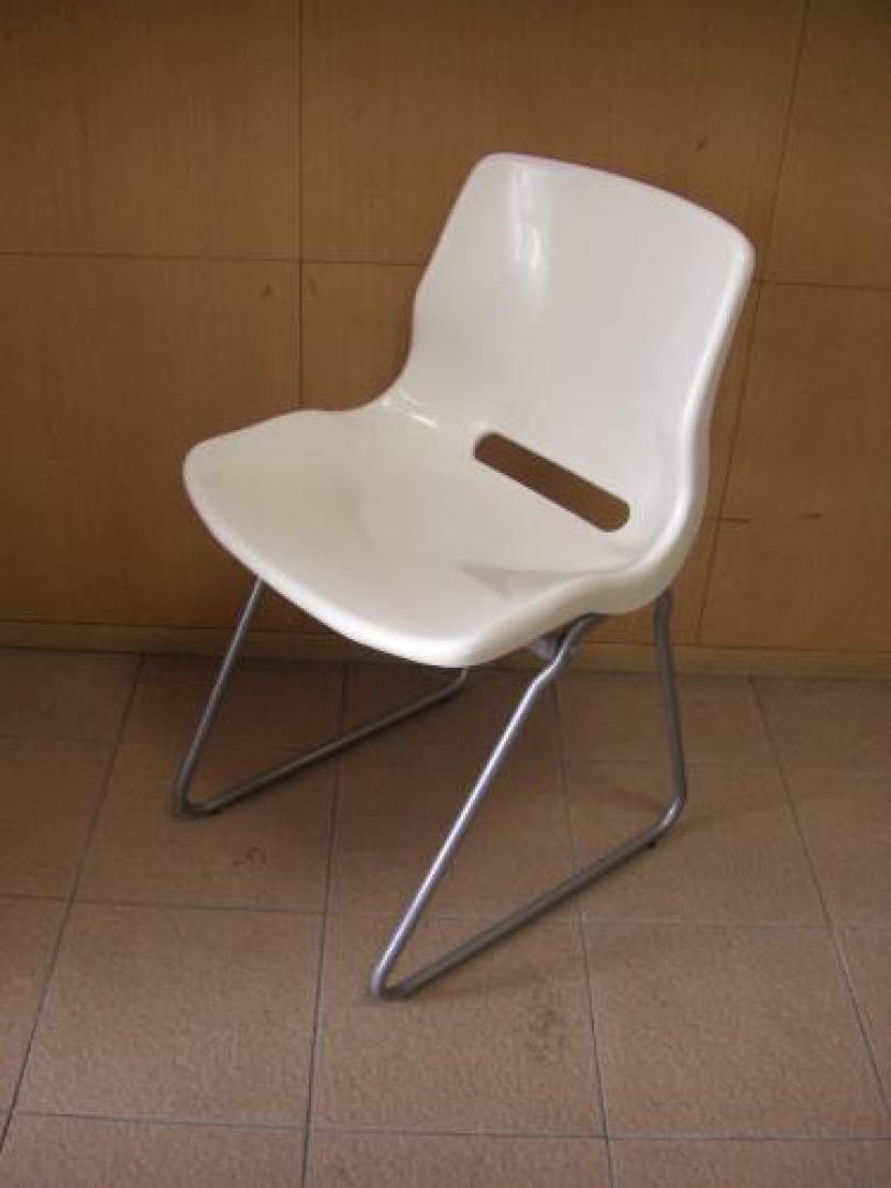 納得価格!!屋外でも大丈夫。パイプチェアー。【会議チェア】
                                    中古
            