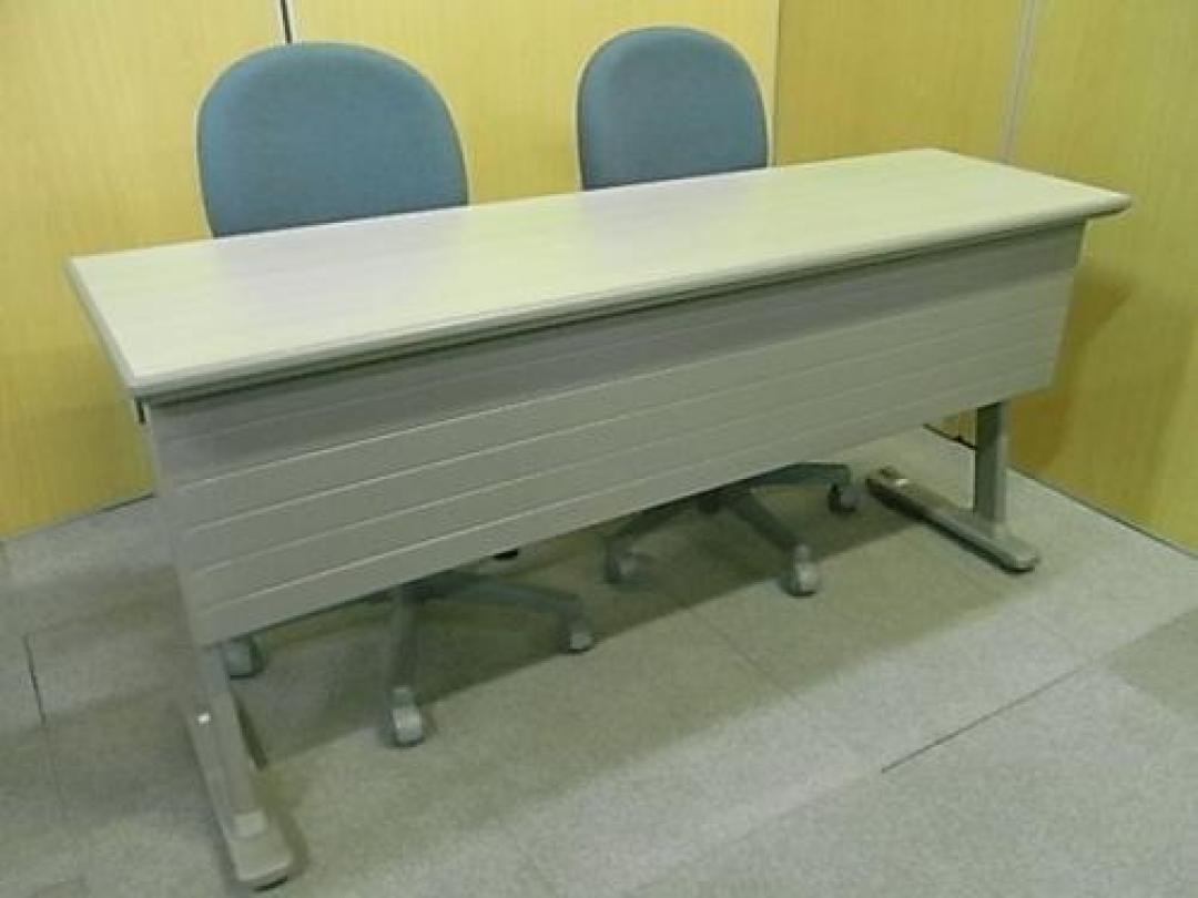 【面接官セット】テーブル＆チェア２脚セット　〜面接以外にも会議などにもご使用下さい！〜
                                    中古
            