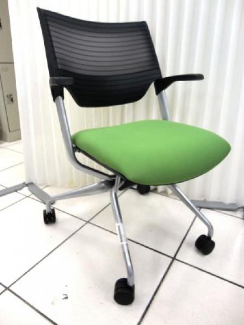 ■レクシブチェア ネスタブルタイプ■ 定価:56,700円
                                    中古
            