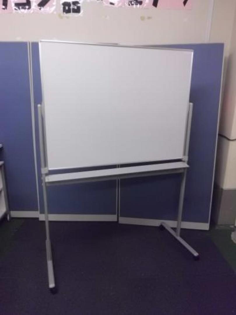 【国産品】　オカムラ製　両面ホワイトボード　W1200　■片面凹み有のため値下げ！
                                    中古
            