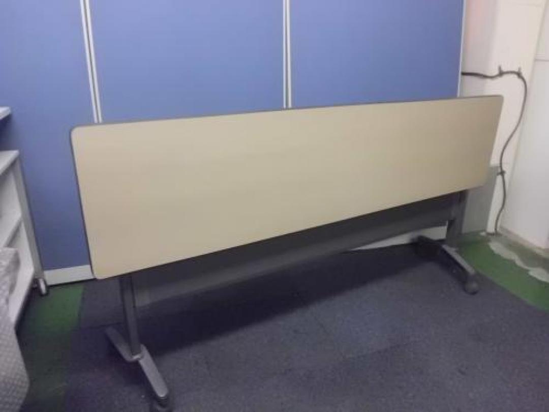 【限定5台の超特価】　コクヨ製サイドスタックテーブル　W1800　■天板カラー薄い木目
                                    中古
            