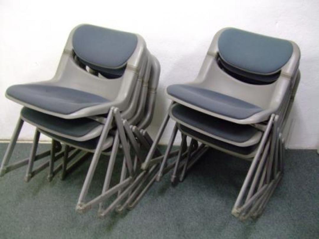 【重ねておけるミーティングチェア8脚セット】■一流メーカー→イトーキ製　■特徴：リクライニング付　■大量在庫3セット　【ぞくぞく】キャンペーン対象商品【会議チェア】
                                    中古
            