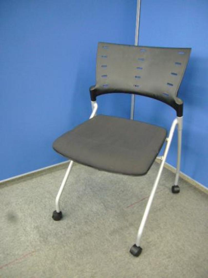 マノスチェア　ＩＴＯＫＩ：ＭＡＮＯＳＳ　　１４脚在庫あり【会議チェア】
                                    中古
            