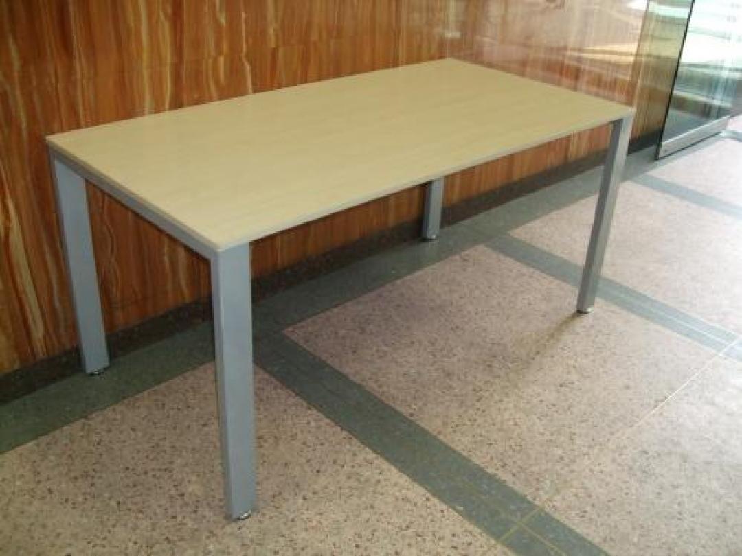 【状態良好！】4名様に最適サイズ！ミーティングテーブル
                                    中古
            