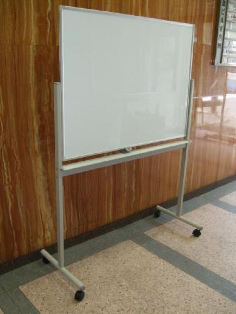 【1番人気の省スペース用ホワイトボード】両面無地タイプ　キャスター付き
                                    中古
            