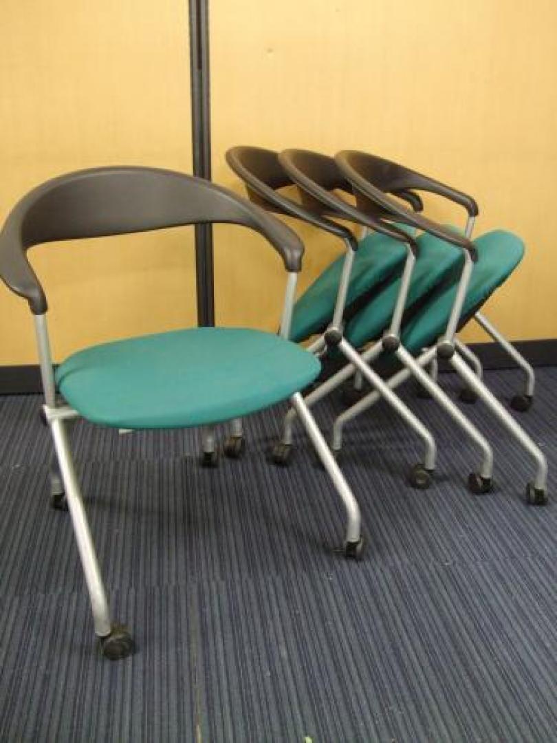 【内田洋行製】【お洒落ネスティングチェア】【可愛い】<br>縦方向に重ねられるネスティングチェア4脚セット！【会議チェア】
                                    中古
            