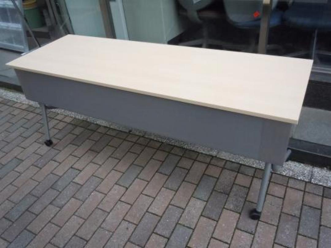 【9台揃います→残り6台】【店内在庫入れ替えのため値下げしました】　NESTIA　ネスティア　■　スタックテーブル　■　幕板付　■　okamura　■　収納時に平行にネスティングができる優れもの！！　■　状態良好　【ぞくぞく】
                                    中古
            