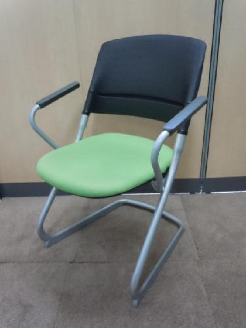 【４脚揃います】　■　オカムラ　okamura　　■　リータミーティングチェア　LITA　■　背カバーなしライトグリーン　■型番：H167BZ-FX28【会議チェア】
                                    中古
            