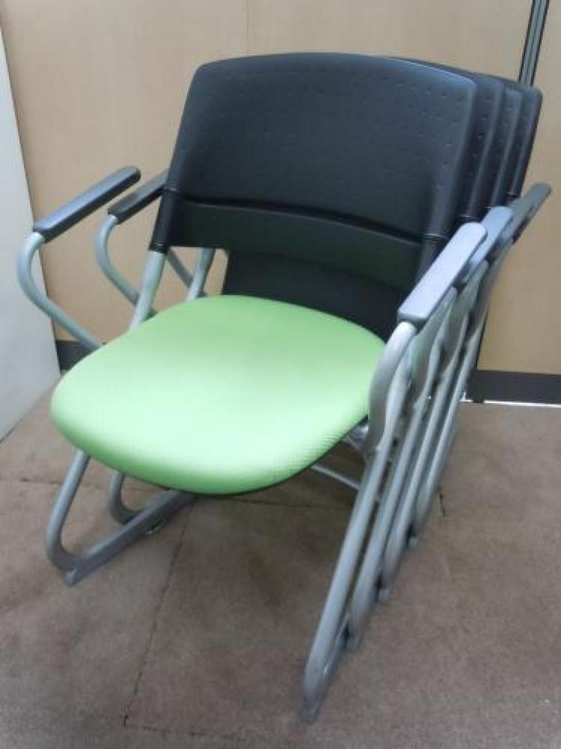 【４脚セット商品】　■　オカムラ　okamura　　■　リータミーティングチェア　LITA　■　背カバーなしライトグリーン　■型番：H167BZ-FX28【会議チェア】
                                    中古
            