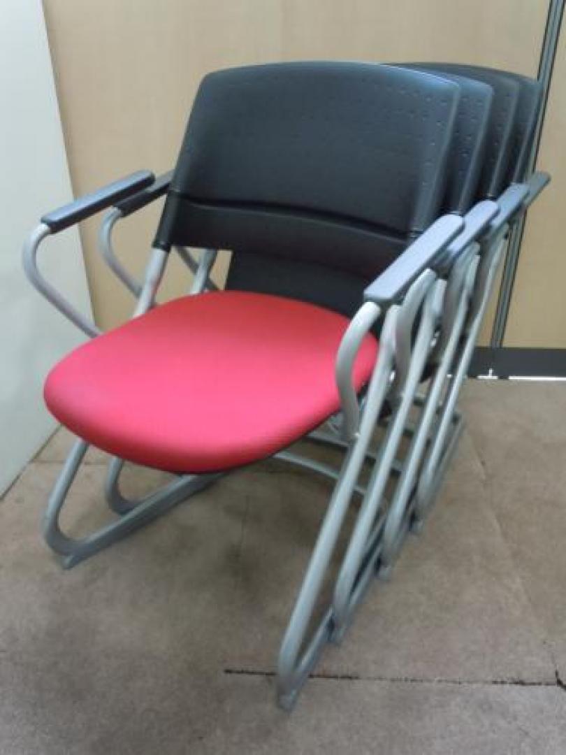 【４脚セット】　■　オカムラ　okamura　　■　リータミーティングチェア　LITA　■　背カバーなしレッド　■型番：H167BZ-FX23【会議チェア】
                                    中古
            