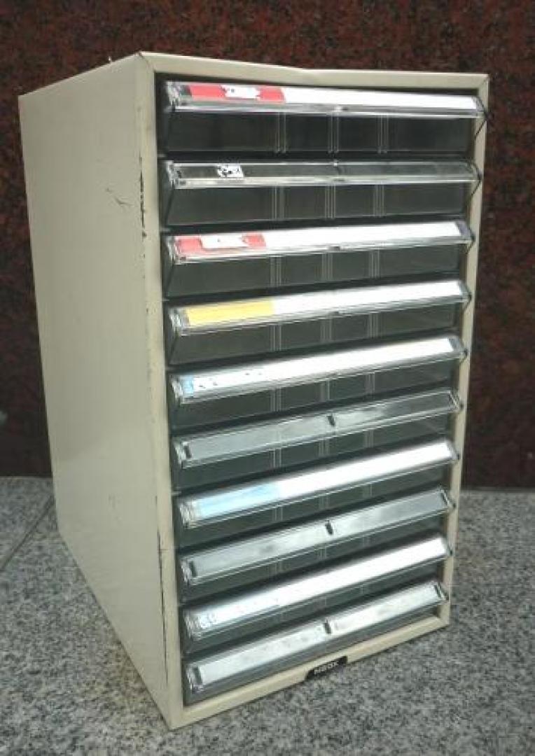 こんなんほしかった！　NEOX製　卓上置き可能クリスタルトレイ　残念ながら凹みあり
                                    中古
            